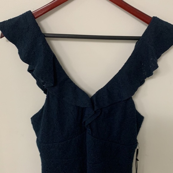 Lulu’s M Ruffled Neck Lace Bodycon Dress - Picture 3 of 13